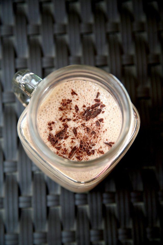 https://image.sistacafe.com/images/uploads/content_image/image/212695/1474267080-Chocolate-Almond-Smoothie.jpg