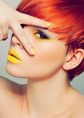 สีทาเล็บ สีเหลือง