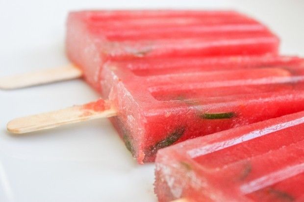https://image.sistacafe.com/images/uploads/content_image/image/213511/1474347520-Spicy-Watermelon-Popsicles-2-620x413.jpg