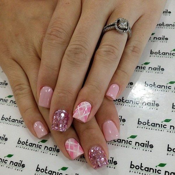 https://image.sistacafe.com/images/uploads/content_image/image/213665/1474353581-Cute-plaid-nails.jpg