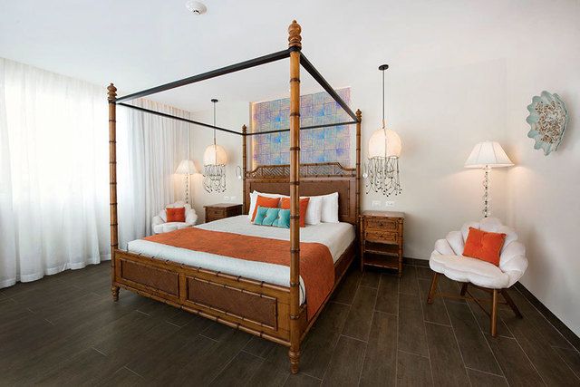 https://image.sistacafe.com/images/uploads/content_image/image/213733/1474357338-spongebob-squarepants-hotel-pineapple-nickelodeon-resort-punta-cana-25.jpg