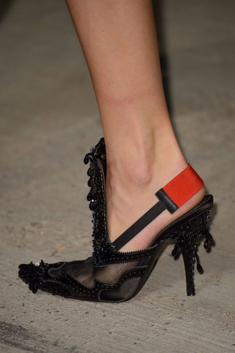 https://image.sistacafe.com/images/uploads/content_image/image/214042/1474389316-givenchy-clp-v-rs16-6393.jpg