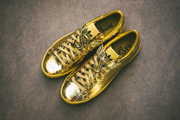 https://image.sistacafe.com/images/uploads/content_image/image/215923/1474600884-5a7ick-l-610x610-shoes-sneaker-gold-high-top-sneaker-sneakers-adidas-shoes-adidas-sneakers-adidaswomen-gold-shoes-adidas-jeremy-scott.jpg