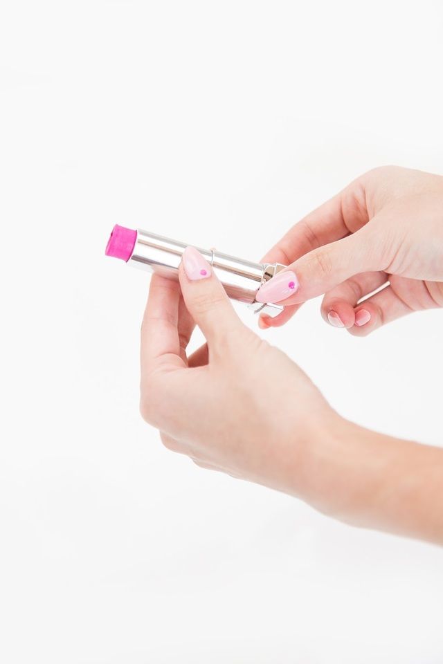 https://image.sistacafe.com/images/uploads/content_image/image/216004/1474606308-8-DIYLipstick.jpg