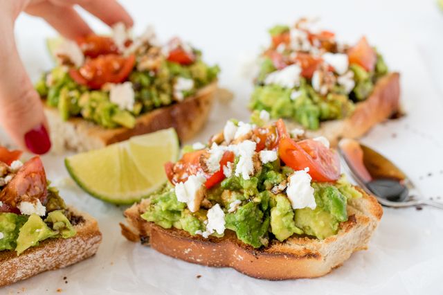 https://image.sistacafe.com/images/uploads/content_image/image/217874/1474865883-Avocado-Toasts-finished-6.jpg