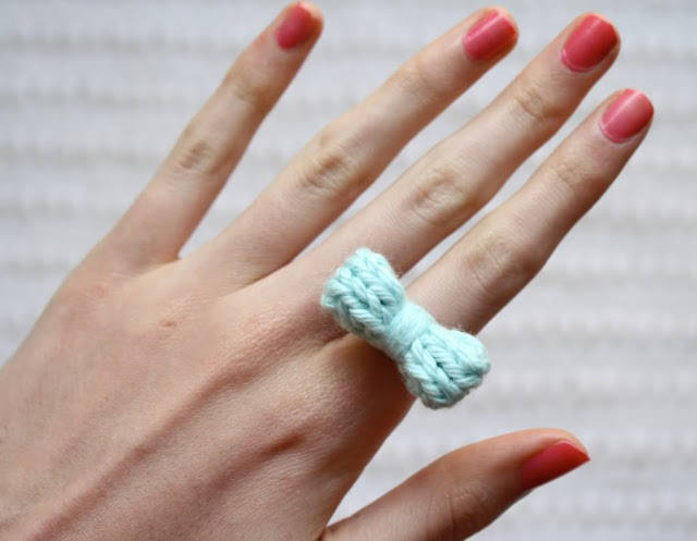 1437995112 knit bow ring tutorial
