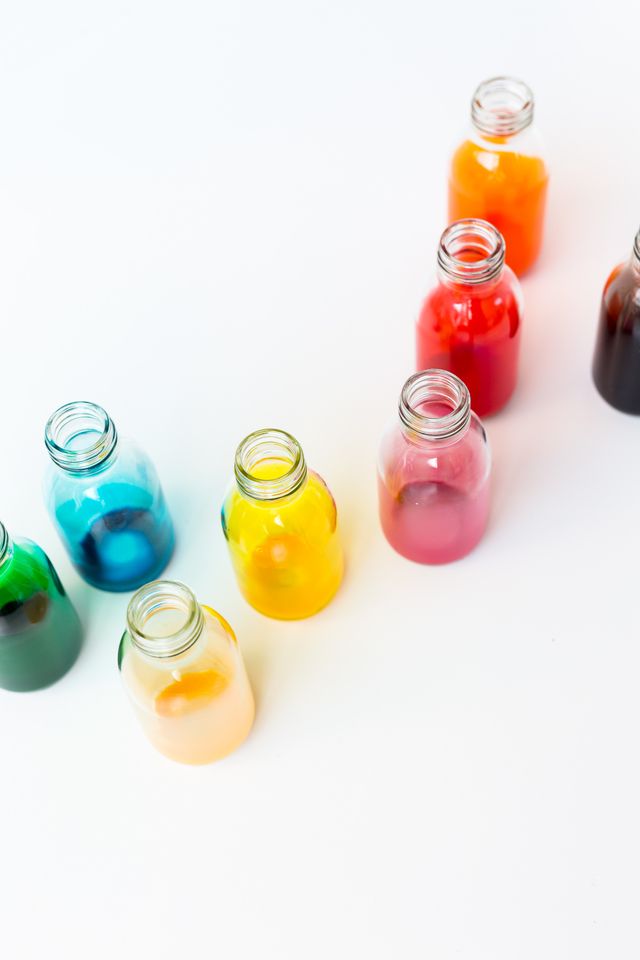 1475043523 diy stained glass bottles tutorial  fallfordiy 12