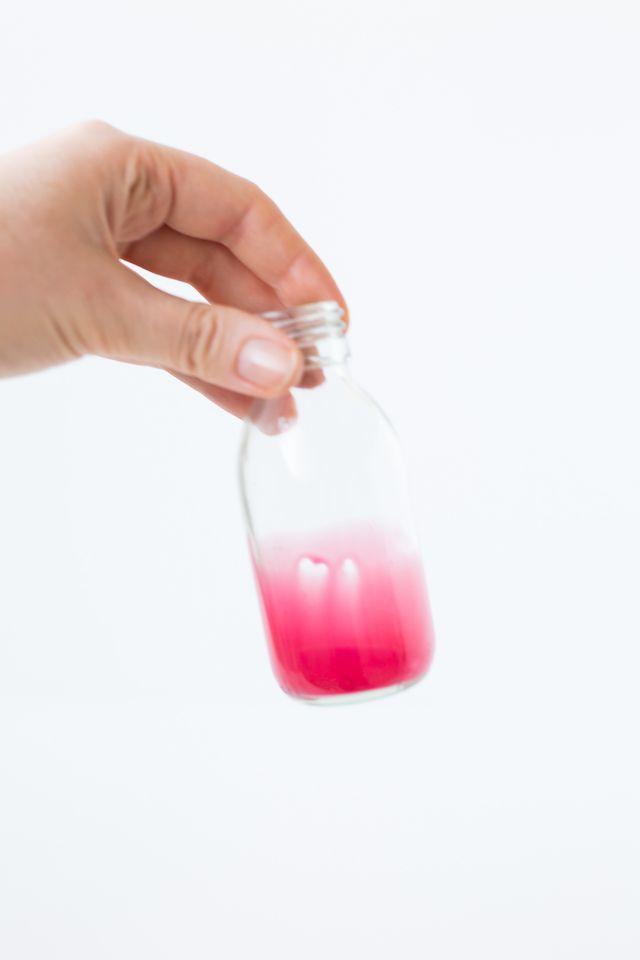 1475041838 diy stained glass bottles tutorial  fallfordiy 6