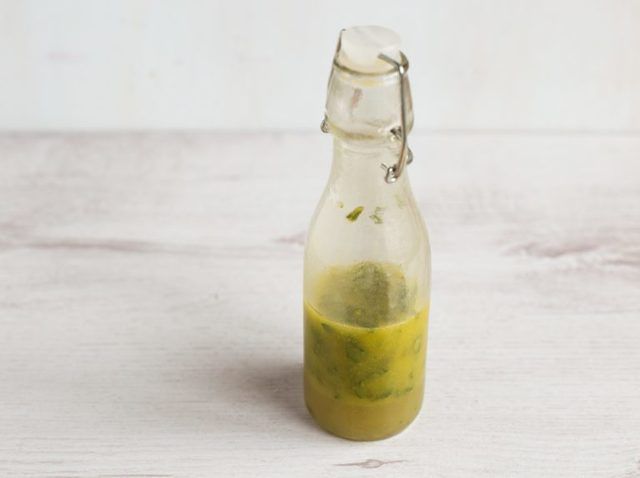 https://image.sistacafe.com/images/uploads/content_image/image/221145/1475213309-Salad-dressings-7-768x573.jpg