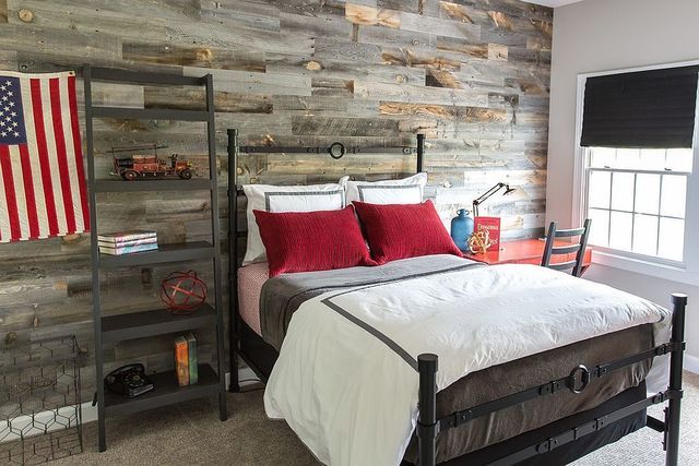 https://image.sistacafe.com/images/uploads/content_image/image/221668/1475387539-Iron-bed-and-reclaimed-wood-wall-bring-plenty-of-texture-to-the-boys-bedroom.jpg