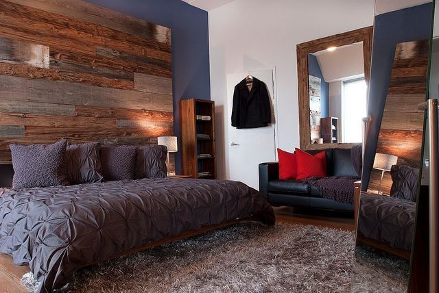 https://image.sistacafe.com/images/uploads/content_image/image/221674/1475387628-Exquisite-bedroom-of-Philadelphia-penthouse-with-accent-wall-crafted-from-three-different-types-of-reclaimed-wood.jpg