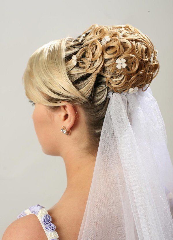 https://image.sistacafe.com/images/uploads/content_image/image/221738/1475391473-5-intricate-wedding-hairstyle.jpg