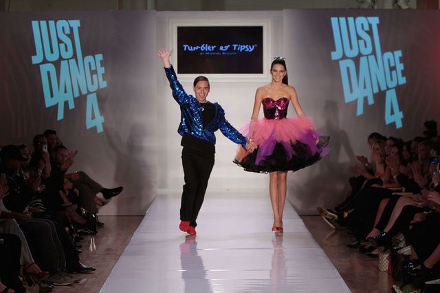 1475419175 54ae5120bb10a   elle 6 just dance runway kendall jenner