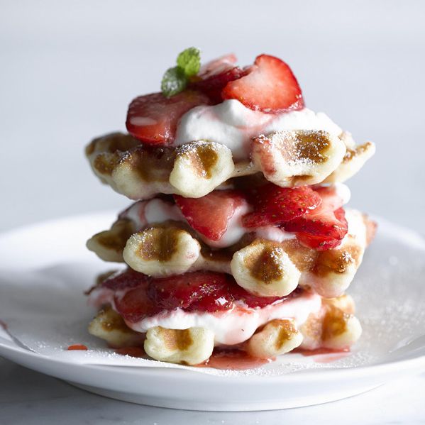 https://image.sistacafe.com/images/uploads/content_image/image/222945/1475511667-Strawberry-waffles.jpg