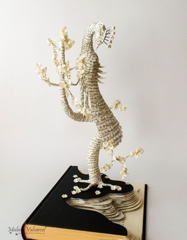 https://image.sistacafe.com/images/uploads/content_image/image/224138/1475644687-Book-Sculptures-are-my-passion-I-work-with-paper-to-create-elaborated-forms-57f3654d693e9__880.jpg