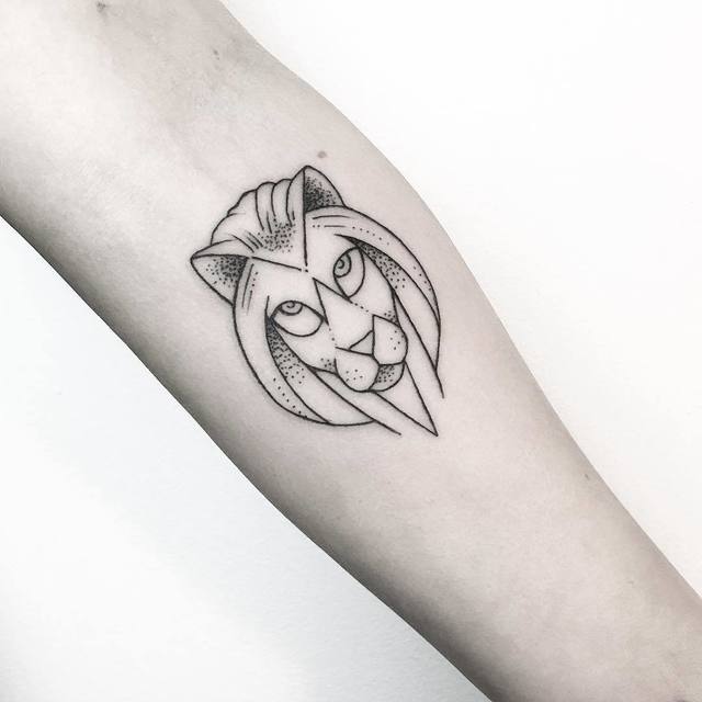https://image.sistacafe.com/images/uploads/content_image/image/224308/1475654615-Small-Lion-Tattoo-by-Mar_C3_ADa-Fern_C3_A1ndez.jpg