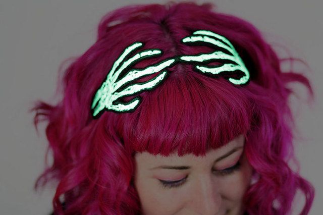 https://image.sistacafe.com/images/uploads/content_image/image/225101/1475731451-halloween-hair-accessories-janine-basil-2-57f4bf746d7a1__700.jpg