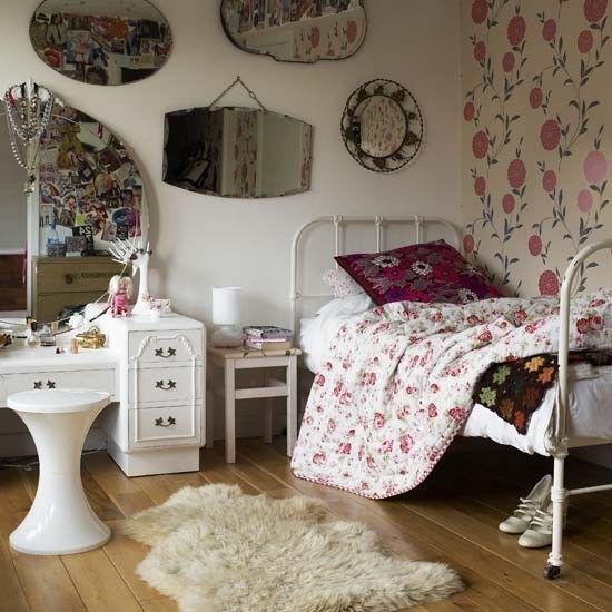 1475769258 vintage bedroom with mirrors