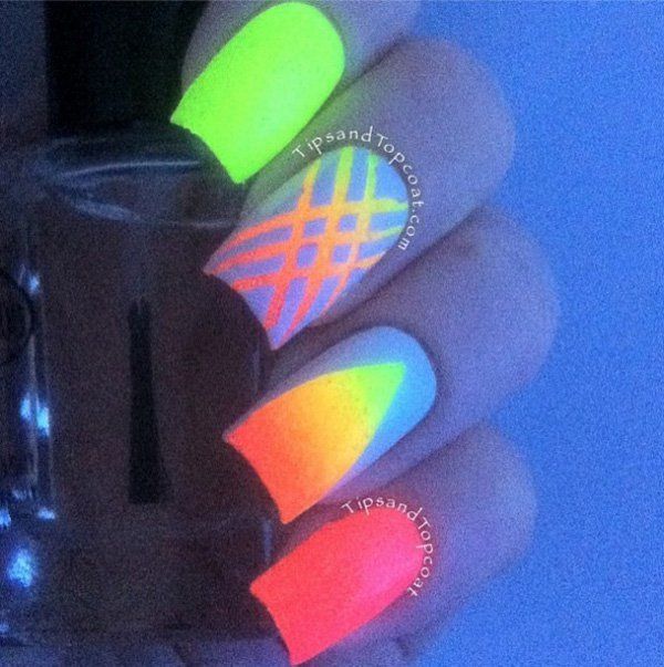 https://image.sistacafe.com/images/uploads/content_image/image/226667/1475911484-glow-nails-11.jpg
