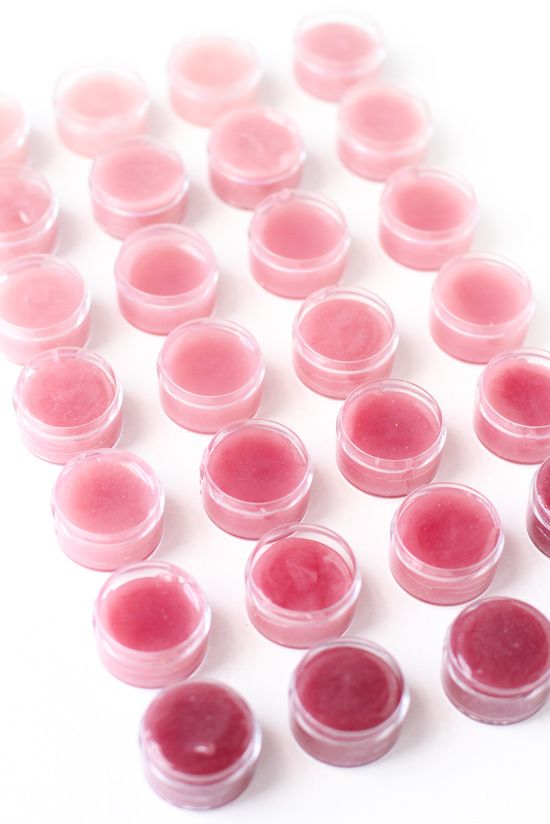 1475996538 pink lip balm diy with kool aid 9