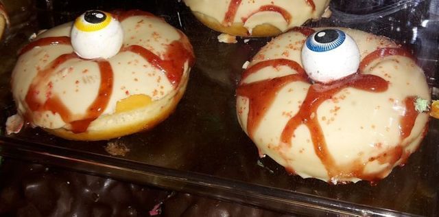 https://image.sistacafe.com/images/uploads/content_image/image/227325/1476032367-Donut-Augen-Halloween.jpg