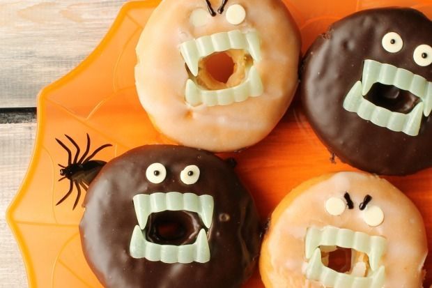 https://image.sistacafe.com/images/uploads/content_image/image/227335/1476033001-halloween-classroom-treat-donut-monsters-3.jpg