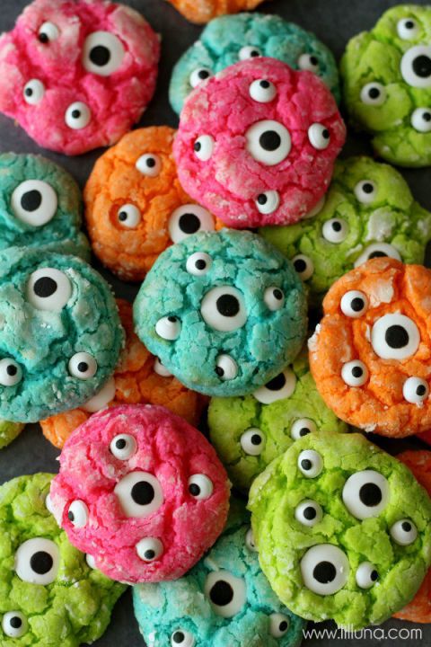 https://image.sistacafe.com/images/uploads/content_image/image/227625/1476082625-gallery-1467740853-delicious-gooey-monster-cookies-perfect-for-halloween-lillunacom.jpg