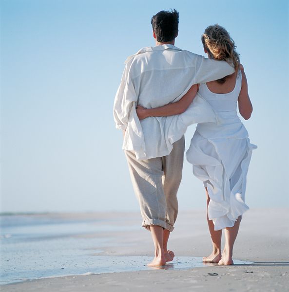 https://image.sistacafe.com/images/uploads/content_image/image/227897/1476108477-Couple_walking_on_Long_Boat_Key_Beach_SCVQNTkByfotKXSCZYN3Lap_rgb_72.jpg