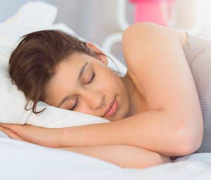 1438167934 800 woman sleeping right side 2
