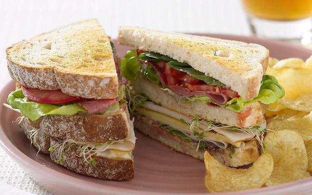 https://image.sistacafe.com/images/uploads/content_image/image/228781/1476192640-triple-decker-sandwich.jpg