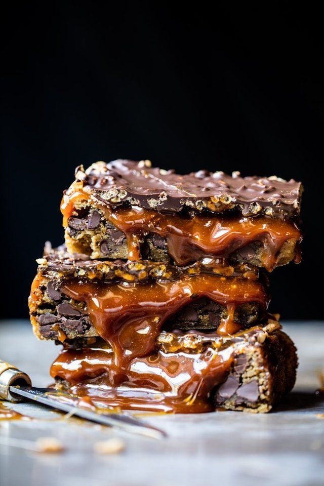 https://image.sistacafe.com/images/uploads/content_image/image/229333/1476258752-Mocha-Caramel-Crunch-Chocolate-Chip-Cookie-Bars.jpg