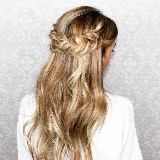https://image.sistacafe.com/images/uploads/content_image/image/229568/1476276525-2-half-updo-with-fishtail-crown.jpg