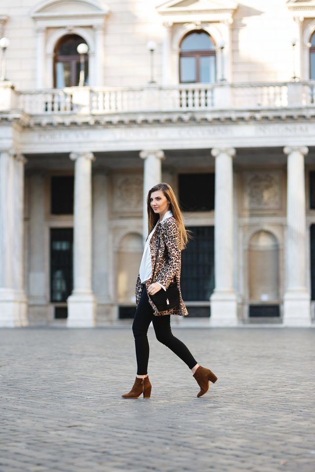 https://image.sistacafe.com/images/uploads/content_image/image/230249/1476369048-Leopard-Trench-and-Black-Tights.jpg