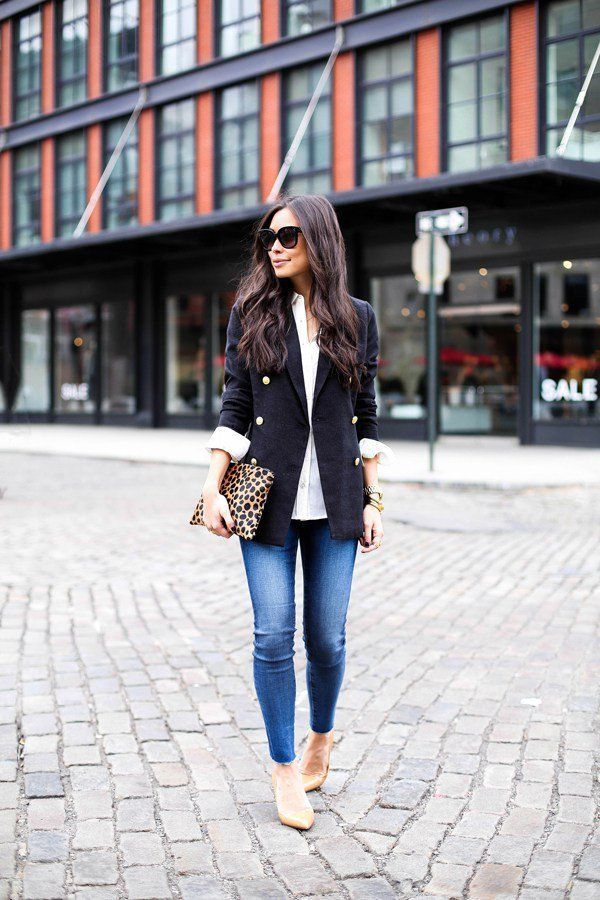 https://image.sistacafe.com/images/uploads/content_image/image/230256/1476369504-Black-Blazer-Blue-Jeans-and-Leopard-Handbag.jpg