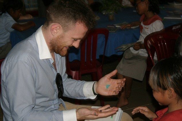 https://image.sistacafe.com/images/uploads/content_image/image/231885/1476774812-1409366877408_wps_28_Polished_Man_Campaign_Ell.jpg