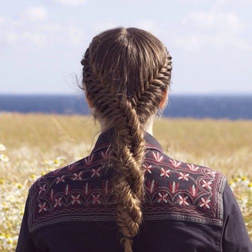 https://image.sistacafe.com/images/uploads/content_image/image/232142/1476790426-14-fishtail-twist-hairstyle.jpg