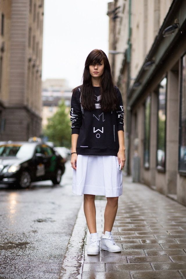 https://image.sistacafe.com/images/uploads/content_image/image/232403/1476853010-0.-graphic-sweater-with-white-skirt.jpg
