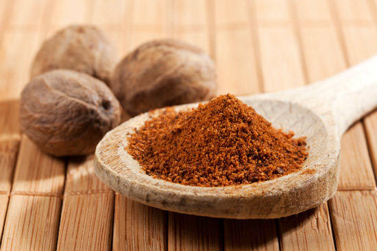 1438309362 nutmeg with spoon 550px