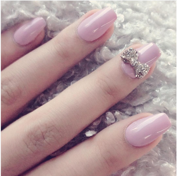 https://image.sistacafe.com/images/uploads/content_image/image/232910/1476879891-lilac-color-nail-with-bow-accent-bmodish.png
