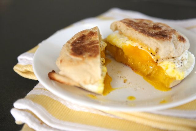 https://image.sistacafe.com/images/uploads/content_image/image/233295/1476942974-857c05ed8d826dbc_breakfast-sandwich-3.xxxlarge_2x.jpg