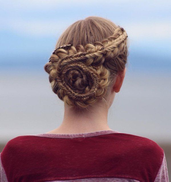 1476944299 updos for long hair 36