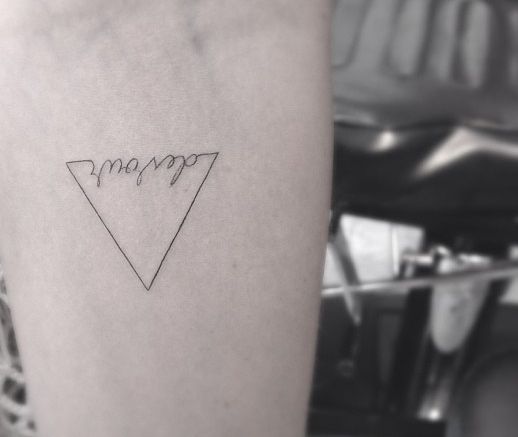 https://image.sistacafe.com/images/uploads/content_image/image/234258/1477059629-earth-triangle-symbol-tattoo-cool-tattoo-ideas-14087243458nk4g.jpg