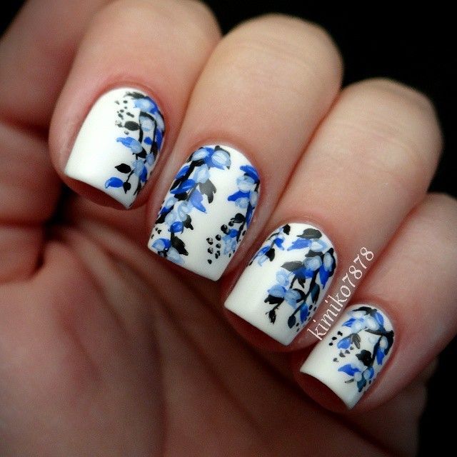 https://image.sistacafe.com/images/uploads/content_image/image/235767/1477292698-White-Nails-with-Blue-Flowers.jpg