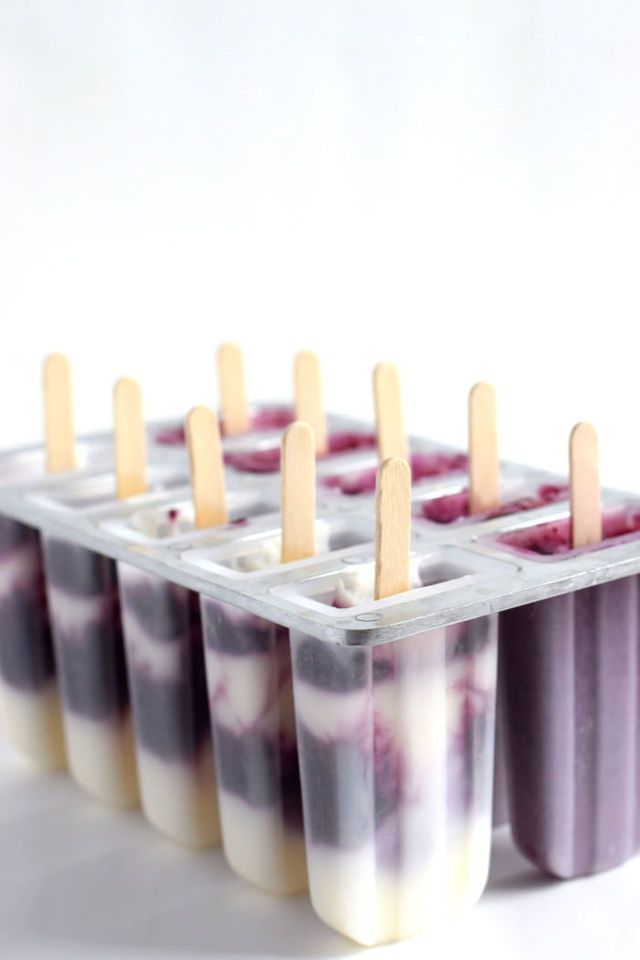 1477638319 blueberry yogurt popsicle 5 700x1050