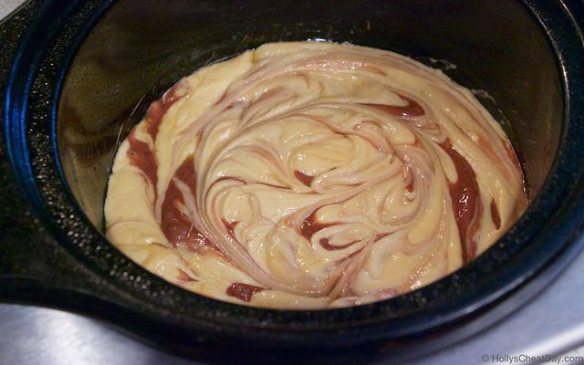 https://image.sistacafe.com/images/uploads/content_image/image/239547/1477721966-crockpot-peanut-butter-fudge-cake-9-HollysCheatDay.com_-1024x640.jpg