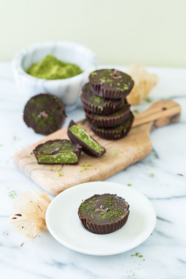 https://image.sistacafe.com/images/uploads/content_image/image/239704/1477797043-Chocolate-Matcha-Butter-Cups-1.jpg