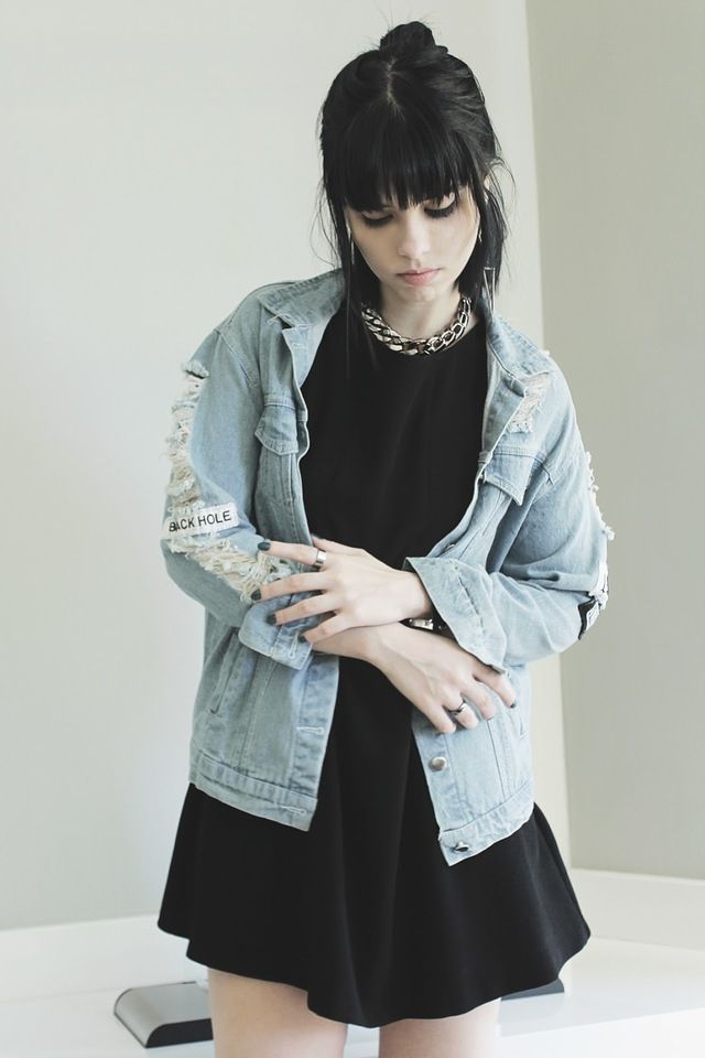 https://image.sistacafe.com/images/uploads/content_image/image/240469/1477889816-Denim-jacket-with-patches-Chain-necklace-Black-skater-dress.jpg
