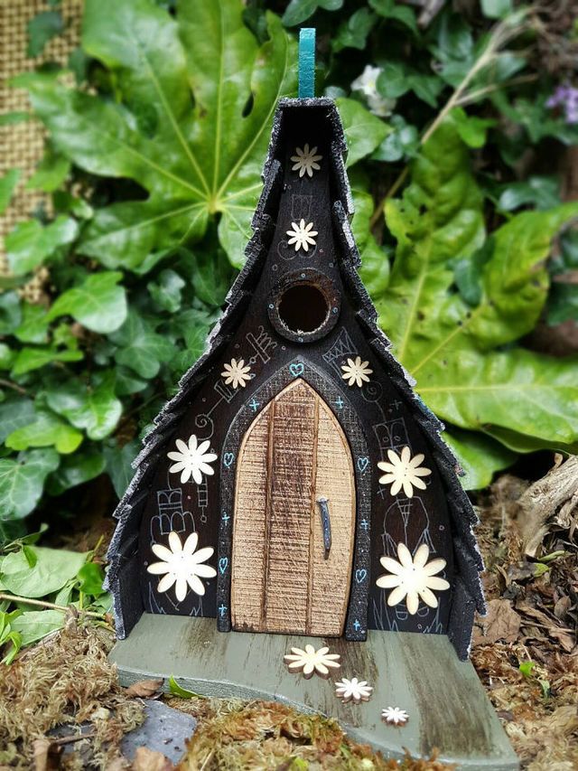 https://image.sistacafe.com/images/uploads/content_image/image/241409/1477984499-Magical-birdhouses-from-Little-Lodgings-581736411c65f__700.jpg