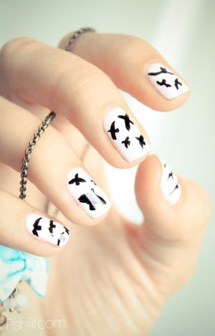 ลายเพ้นท์เล็บ ดีไซน์ด้วยสติ๊กเกอร์