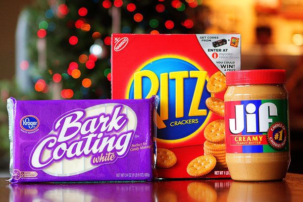 https://image.sistacafe.com/images/uploads/content_image/image/242274/1478072290-candy-dipped-peanut-butter-ritz-cookies-1.jpg